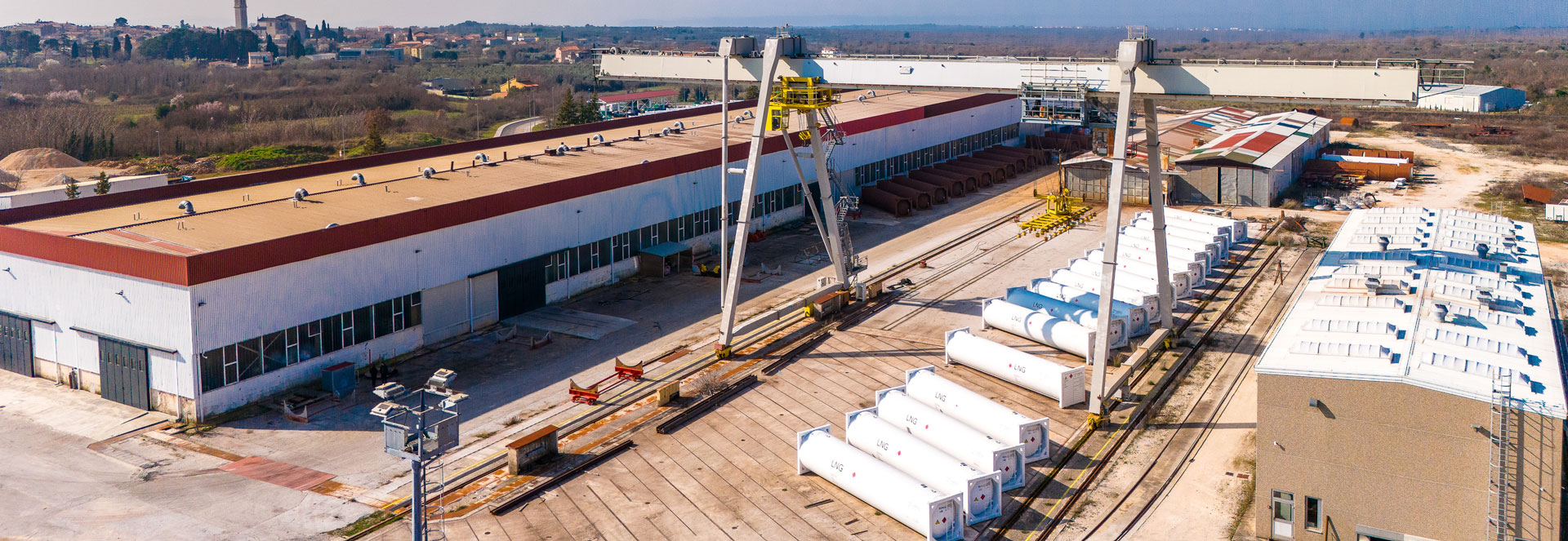 Cryogenic container tanks